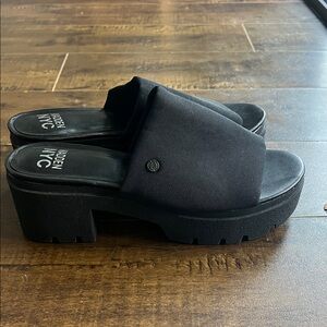Madden NYC Black Platform sandals